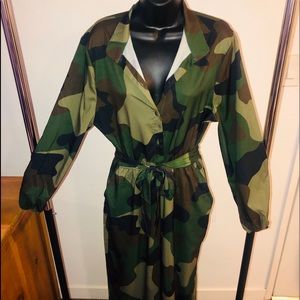 V Neck Camouflage Print Buttoned Jumpsuit